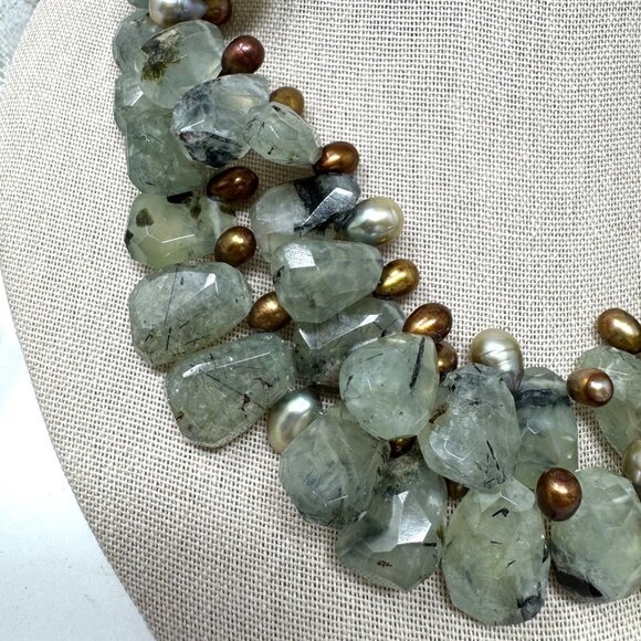 Chunky Prehnite & Pearl Multicolor Statement Necklace Freeform shape - Picture 4 of 11